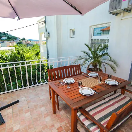Lola'S Apartments Tribalj Zewnętrze zdjęcie