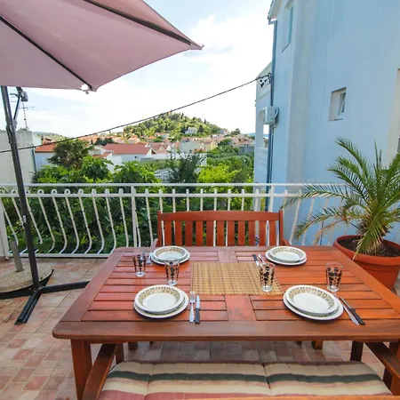 Lola'S Apartments Tribalj Zewnętrze zdjęcie