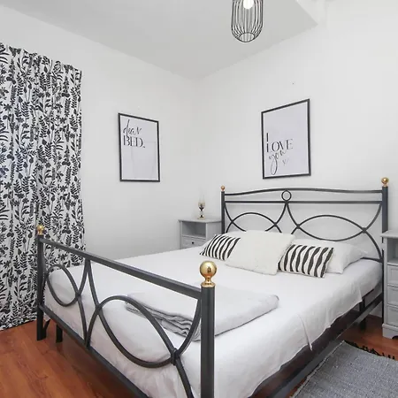 Lola'S Apartments Tribalj Zewnętrze zdjęcie