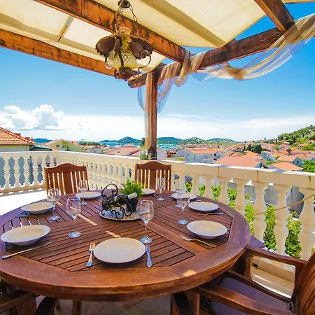 Lola'S Apartments Tribalj Zewnętrze zdjęcie