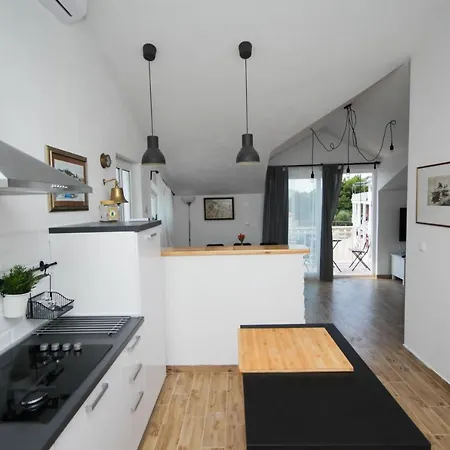 Lola'S Apartments Tribalj Zewnętrze zdjęcie