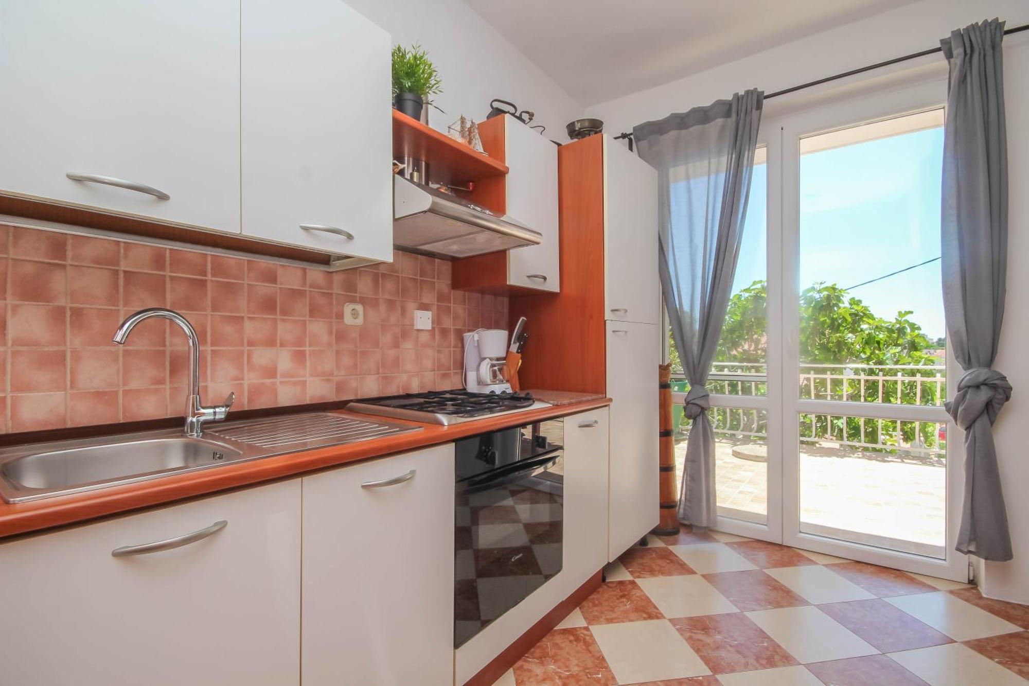 Lola's Apartment Tribalj