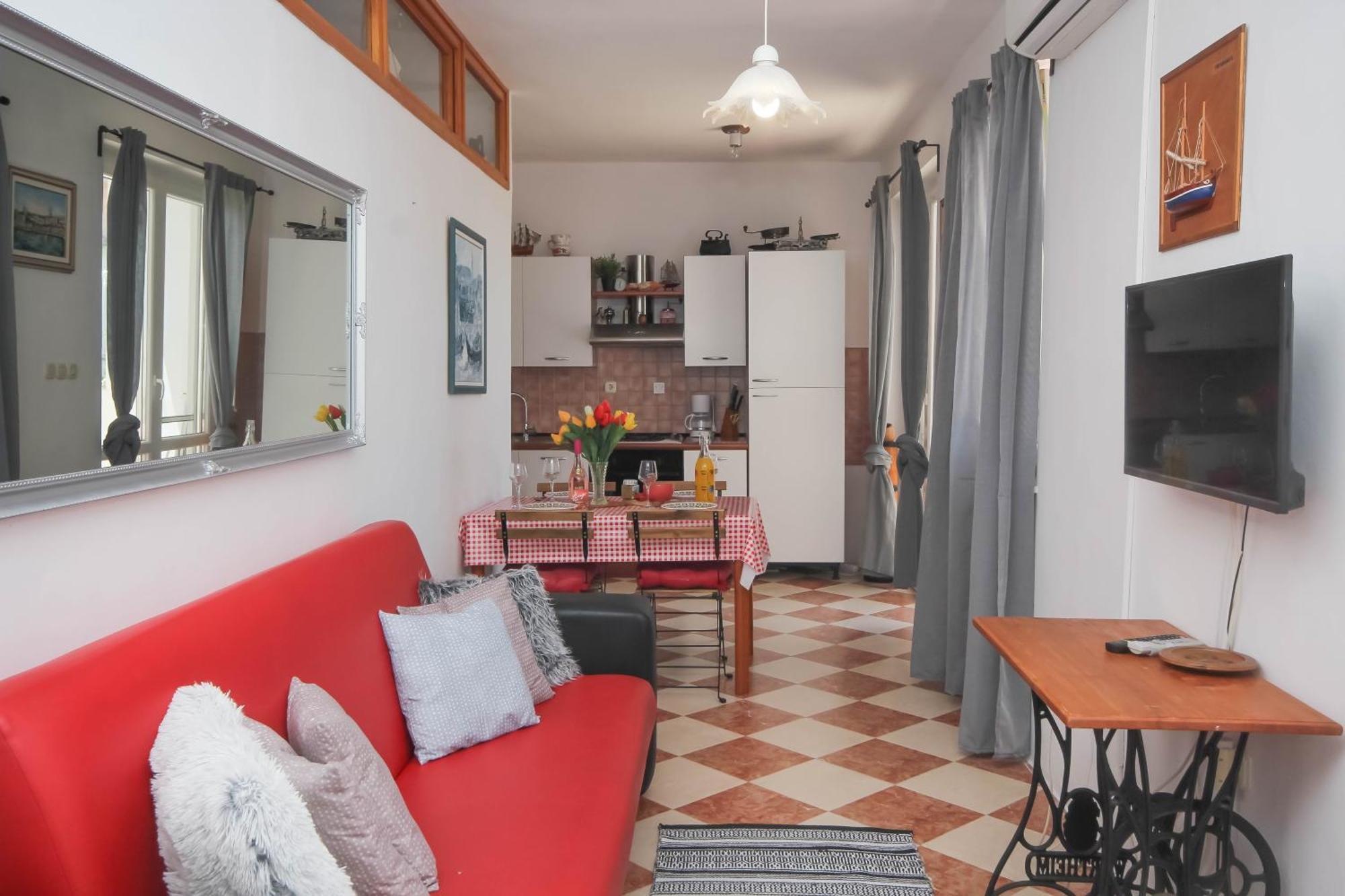 Lola's Apartment *