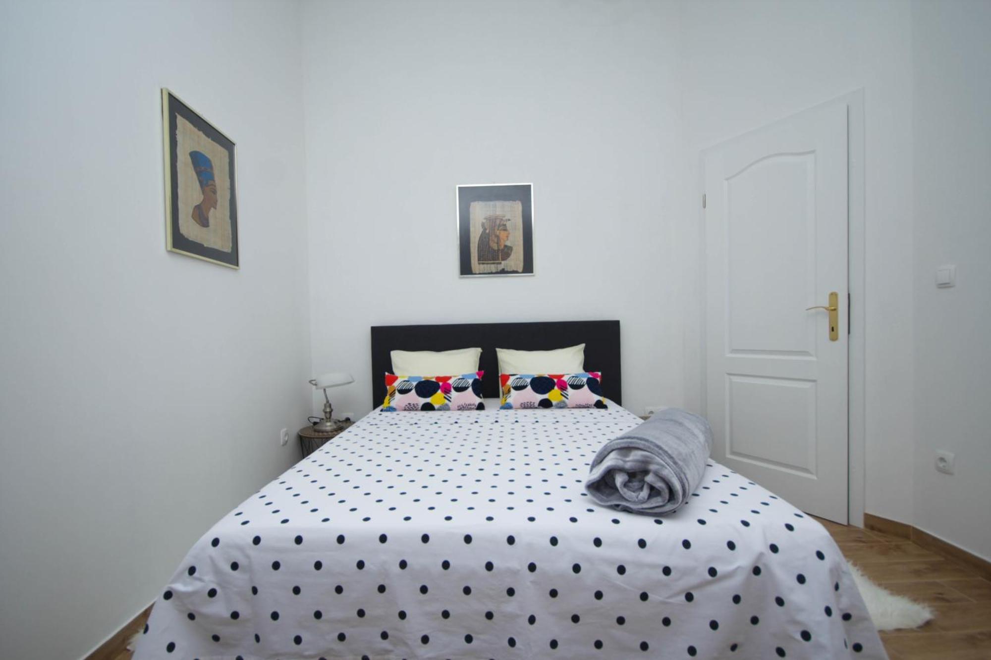 Lola's Apartment